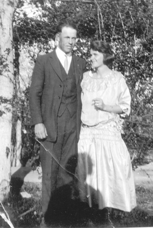 Edith and Marion wedding photo, 1924